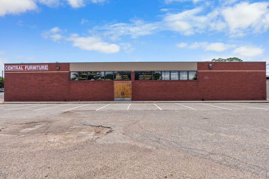More Photos Of 221 Broadway Blvd SE, Albuquerque Freestanding For Sale