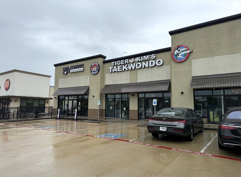 More Photos Of 12640 Broadway St, Pearland Freestanding For Lease