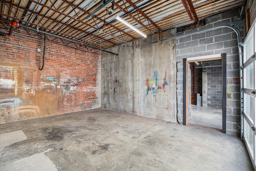 More Photos Of 2645 Madison Ave, Kansas City Apartments For Lease