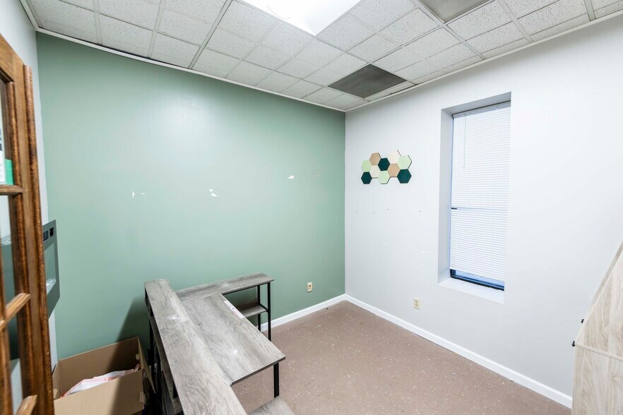 More Photos Of 1119 N 42nd St, Grand Forks Office For Lease