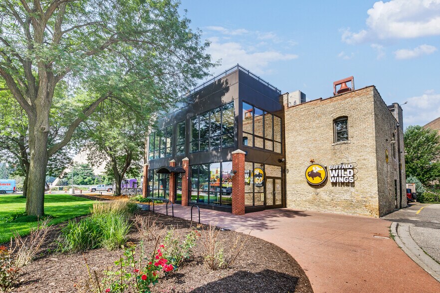 More Photos Of 2001 University Ave SE, Minneapolis General Retail For Sale
