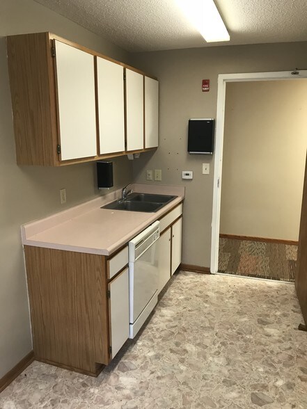 More Photos Of 1520 Knox St, Lincoln Office For Sale