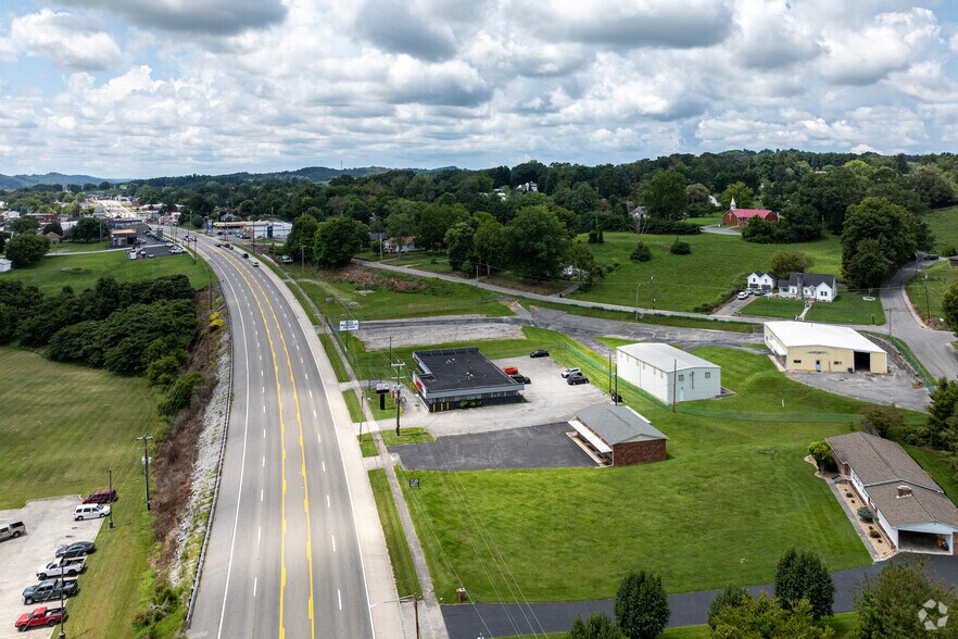 More Photos Of 702-706 N Broad St, New Tazewell Office For Sale