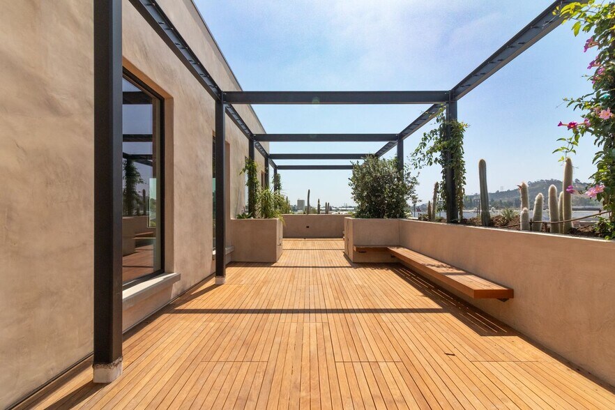 More Photos Of 3550 Hayden Ave, Culver City Office For Sale