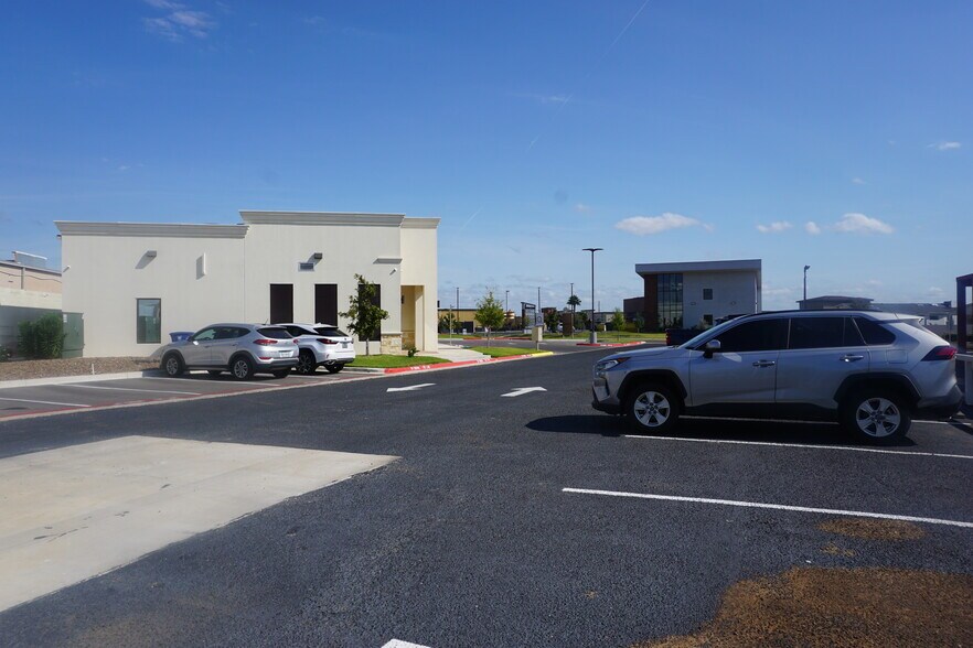 More Photos Of 7616 Rocio Dr, Laredo Medical For Lease