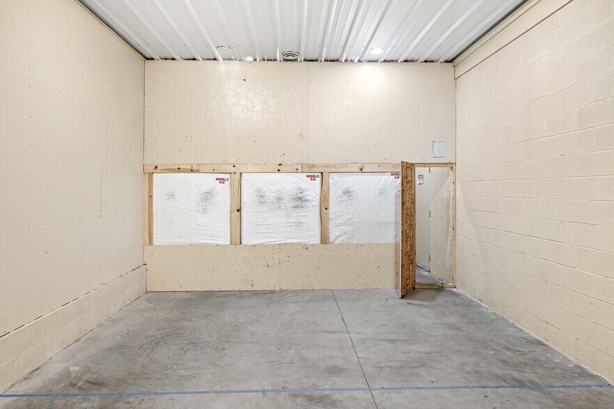 More Photos Of 110 Gladiolus St, Momence General Retail For Sale