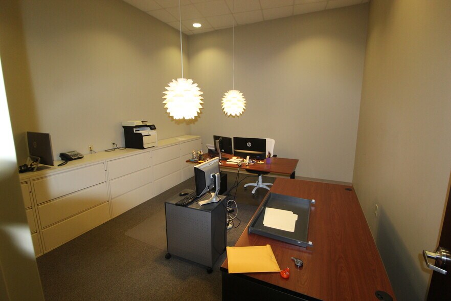 More Photos Of 200 Hoff Rd, Westerville Research And Development For Lease