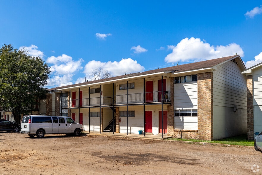Primary Photo Of 2219 Dauphin Island Pky, Mobile Apartments For Sale