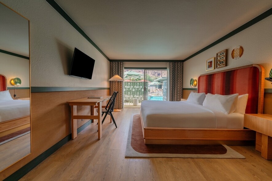 More Photos Of 1700 S Palm Canyon Dr, Palm Springs Hotel For Sale