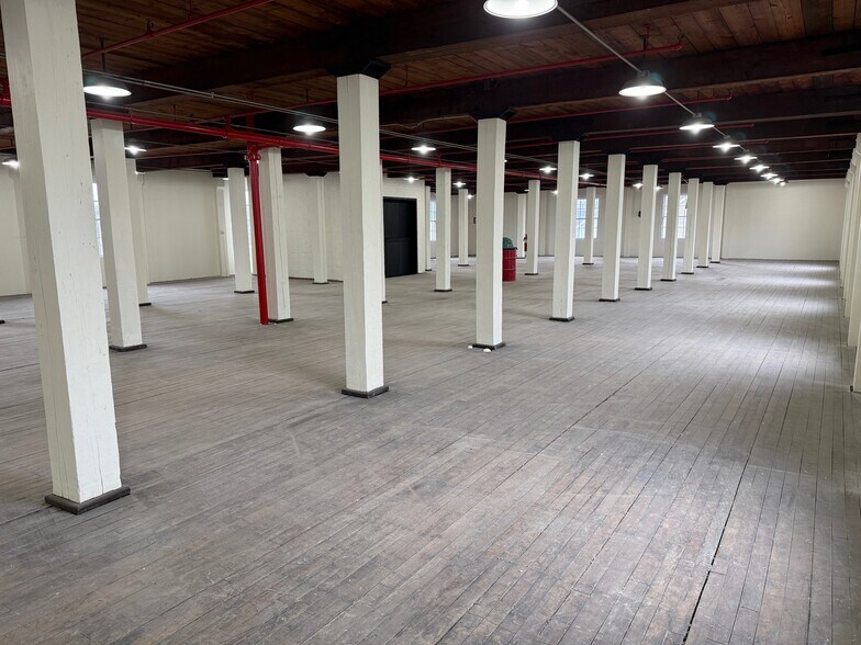 More Photos Of 30 Clark St, East Hartford Warehouse For Lease