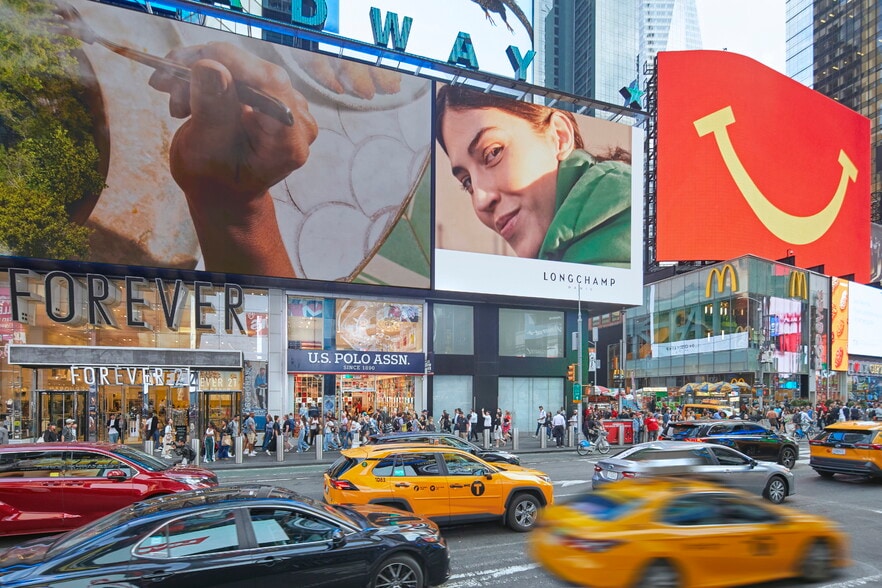 More Photos Of 1540 Broadway, New York Office For Lease