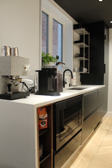 More Photos Of 709 D St SE, Washington Storefront For Lease