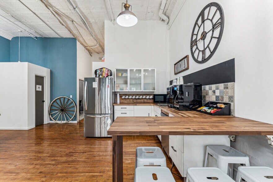 More Photos Of 447 Broadway, New York Loft Creative Space For Lease