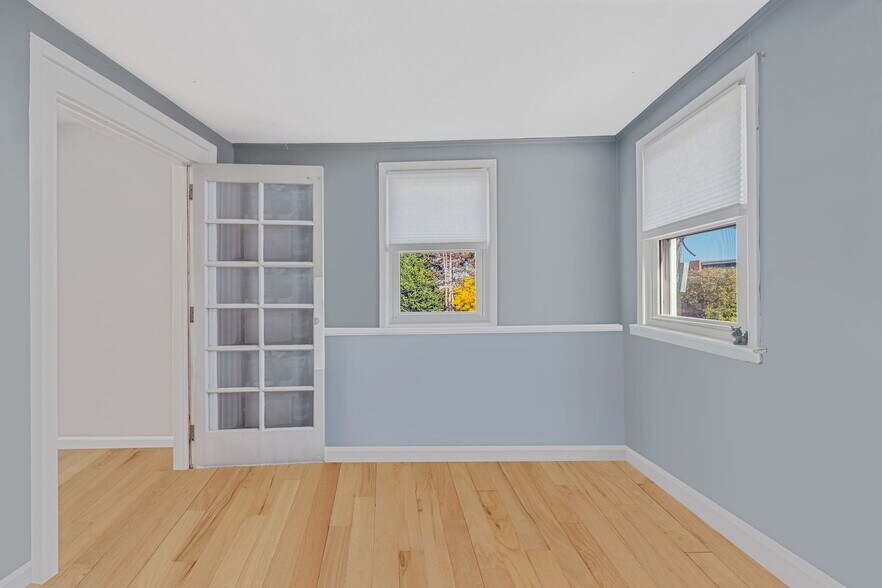 More Photos Of 504 Fire Island Ave, Babylon Flex For Sale