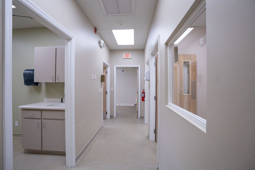 More Photos Of 3628 N Lecanto Hwy, Beverly Hills Veterinarian Kennel For Sale