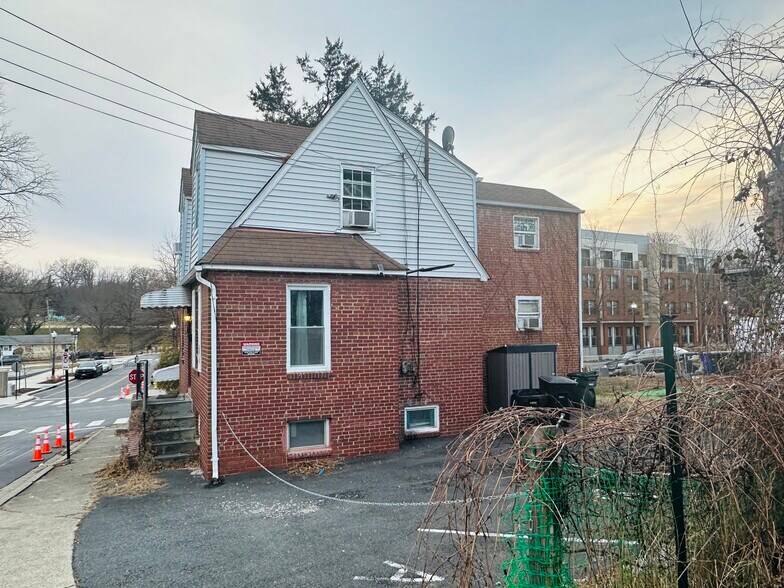 More Photos Of 2325 S Shirlington Rd, Arlington Storefront Retail Residential For Sale