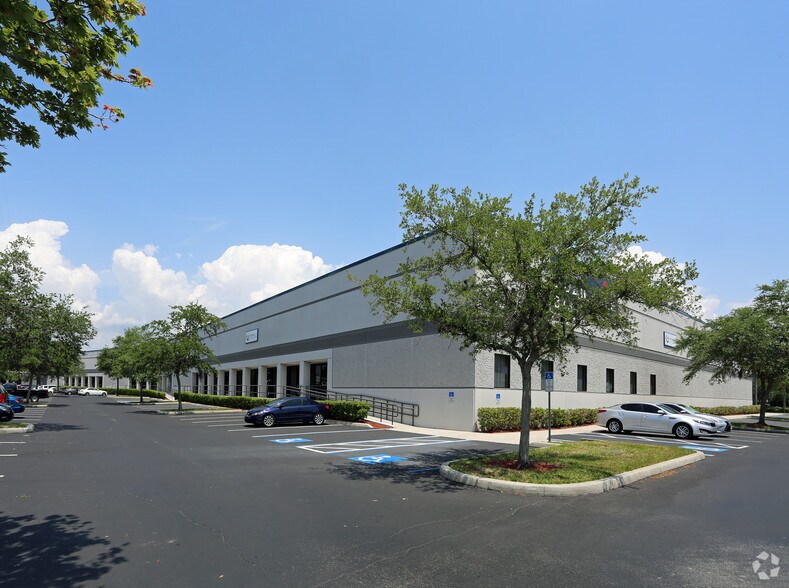 More Photos Of 4033 Tampa Rd, Oldsmar Office For Lease