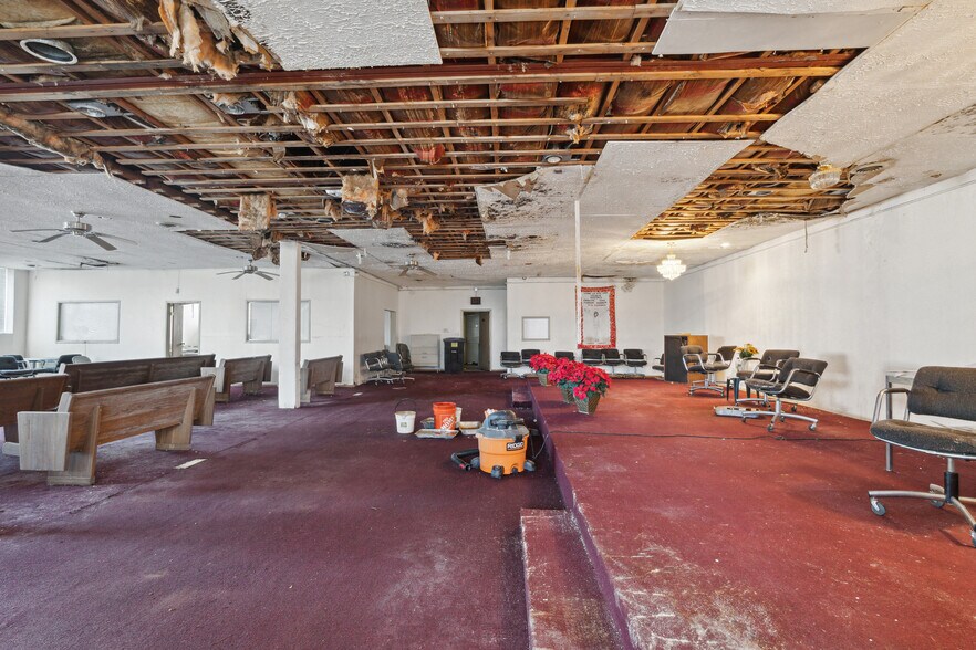 More Photos Of 13030 Puritan St, Detroit Office For Sale