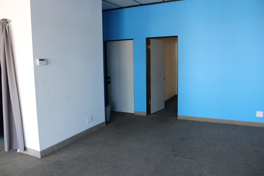 More Photos Of 319 Main Ave W, Twin Falls Storefront For Sale