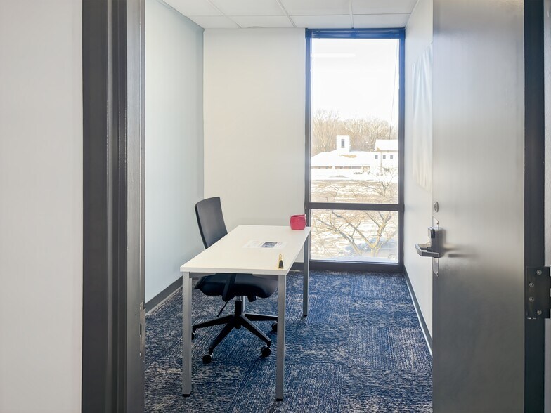 More Photos Of 3901 W 86th St, Indianapolis Coworking Space