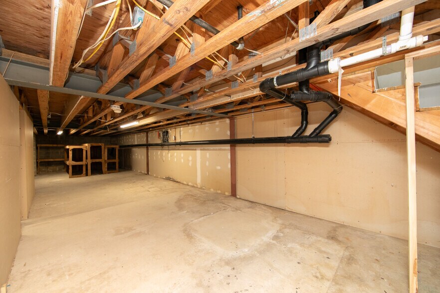 More Photos Of 12 N Black Horse Pike, Runnemede Storefront Retail Residential For Lease