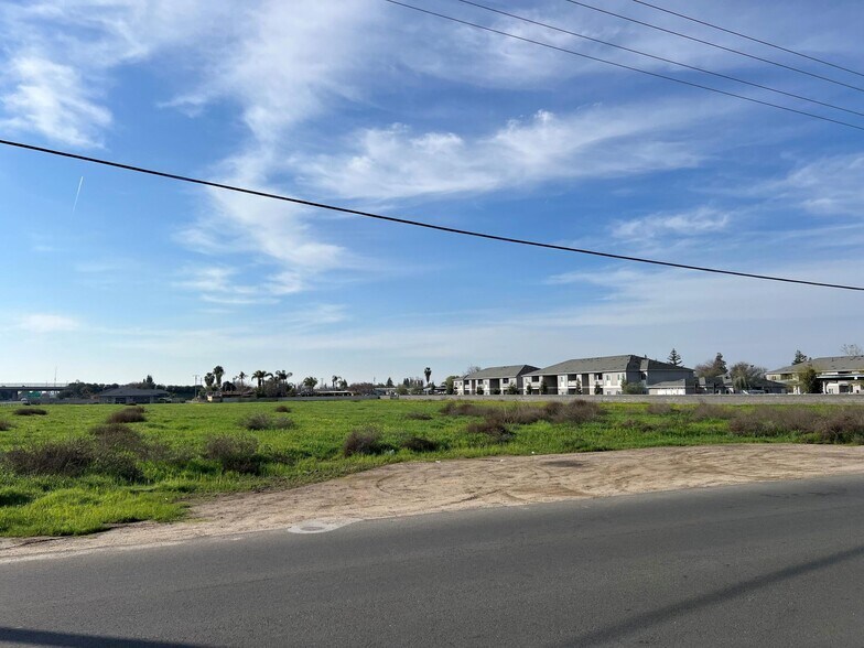 More Photos Of Pioneer Avenue & Highway 65, Porterville Land For Sale