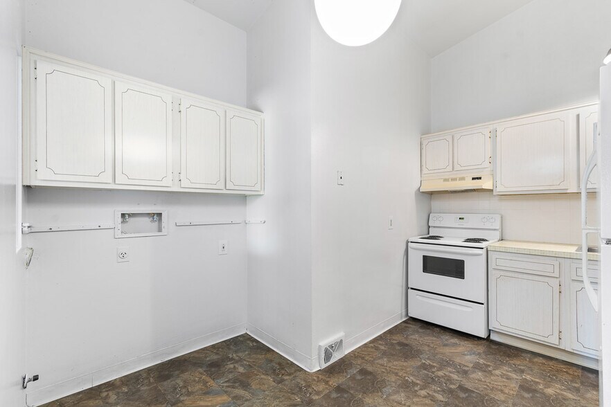 More Photos Of 552 Treeside Dr, Akron Apartments For Sale
