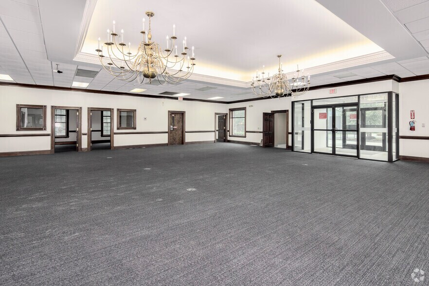 More Photos Of 1701 Financial Loop, Woodbridge Bank For Lease