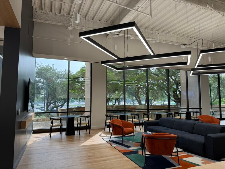 More Photos Of 4100 International Plz, Fort Worth Office For Lease