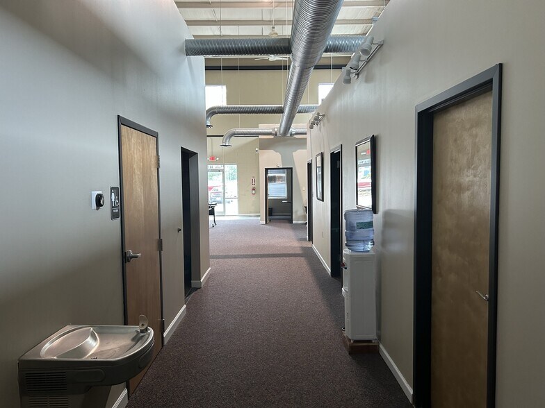 More Photos Of 441 Network Station, Chesapeake Flex For Lease