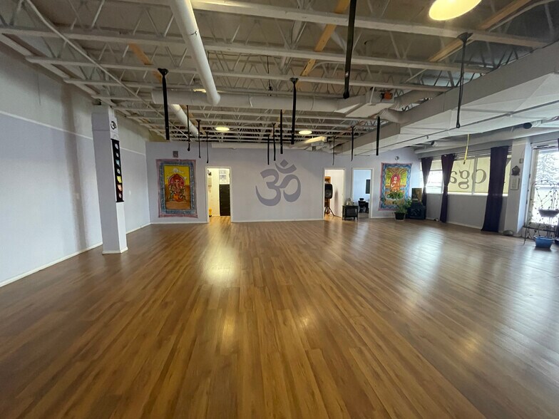 More Photos Of 5013 48 St, Stony Plain General Retail For Sale