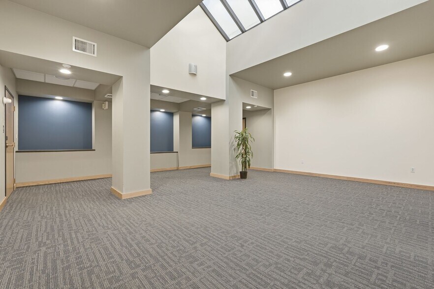 More Photos Of 100 University Dr, Amherst Medical For Lease