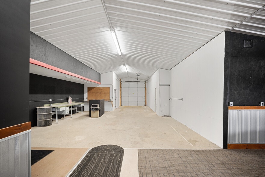 More Photos Of 6163 N Meridian Rd, Hope Flex For Sale