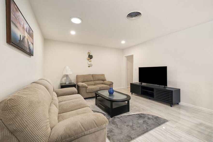 More Photos Of 1425 S Via Soledad, Palm Springs Apartments For Sale