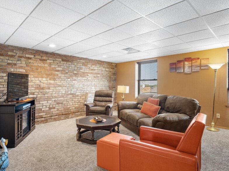 More Photos Of 201 Steele St, Algoma Hotel For Sale