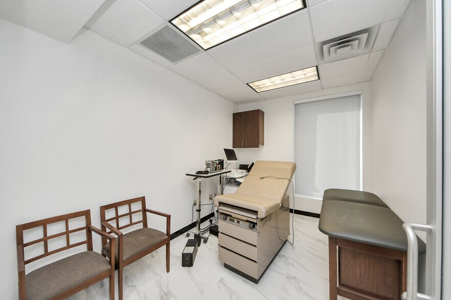 More Photos Of 7012 Barker Cypress Rd, Cypress Office For Sale