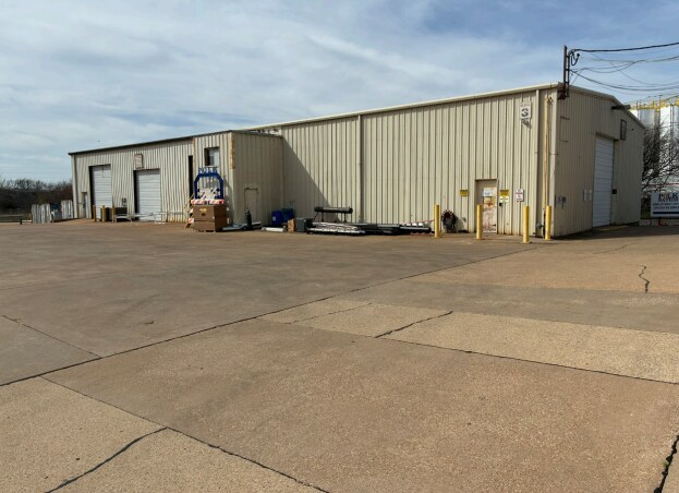 More Photos Of 2425 Dillard St, Grand Prairie Flex For Sale