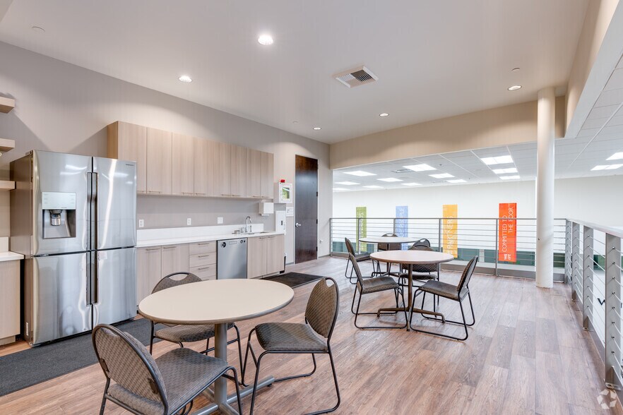 More Photos Of 800 W Chestnut Ave, Monrovia Office For Lease