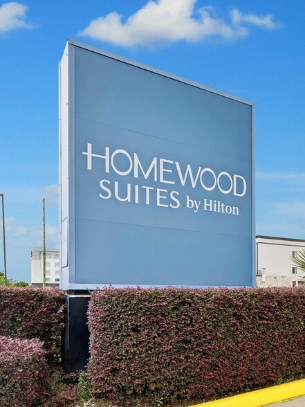 More Photos Of 1340 N Sam Houston Pky E, Houston Hotel For Sale