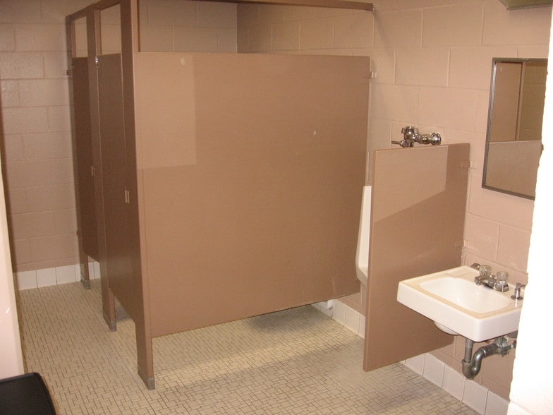 More Photos Of 76 Progress Dr, Stamford Research And Development For Lease