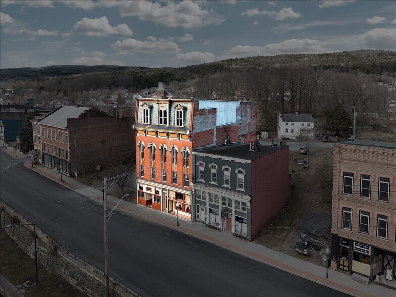 More Photos Of 68 Main St, Whitehall Flex For Sale