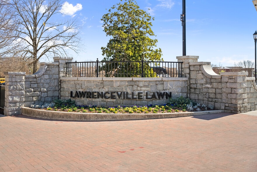 More Photos Of 163 Pike St, Lawrenceville Office For Lease