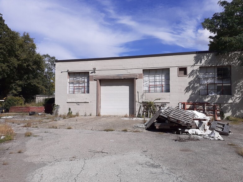 More Photos Of 31 Walnut St, New Windsor Township Warehouse For Lease