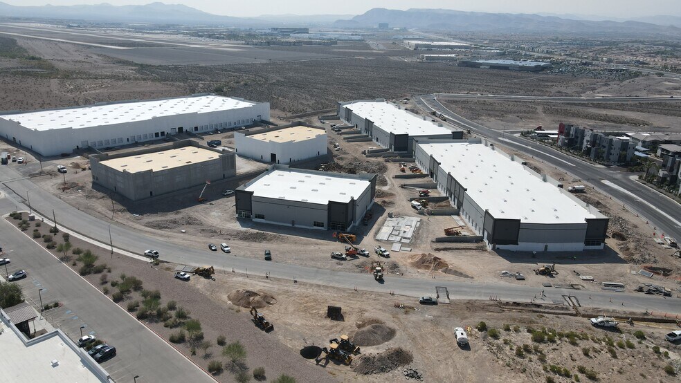 More Photos Of 1085 Alper Center Dr, Henderson Distribution For Lease
