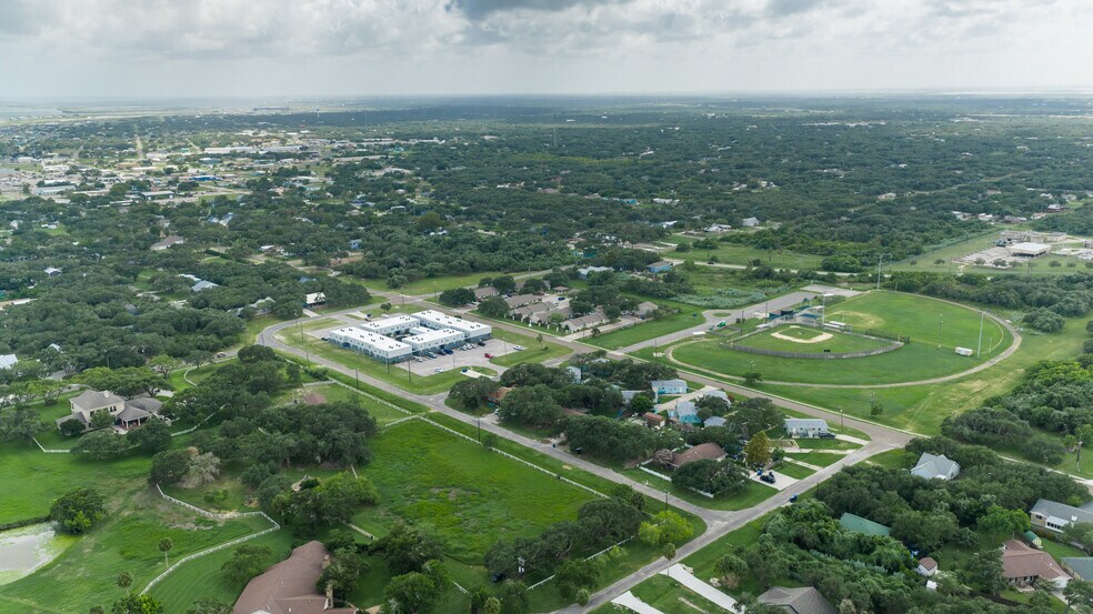 More Photos Of 1300 N Live Oak St, Rockport Multifamily For Sale