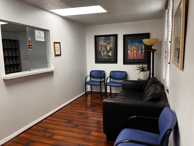 More Photos Of 6910 Bellaire Blvd, Houston Office For Sale