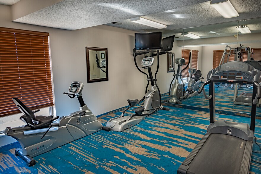 More Photos Of 730 E Jennifer Ln, Sidney Hotel For Sale