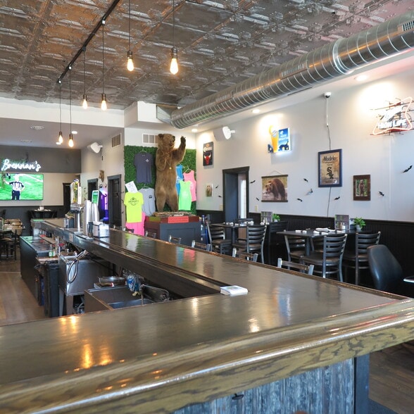 More Photos Of 139 E Walnut St, Oglesby Restaurant For Sale