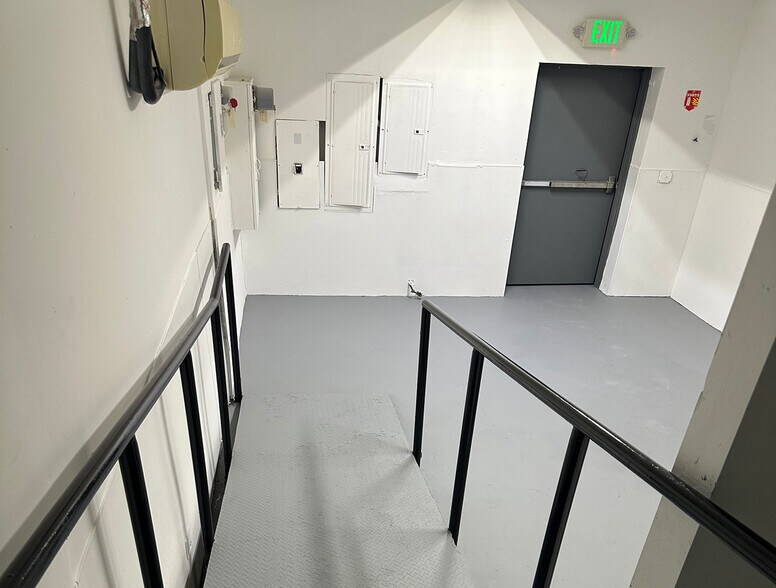 More Photos Of 3361 Union Pacific Ave, Los Angeles Warehouse For Lease