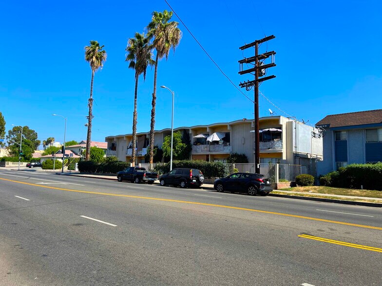 More Photos Of 6956 Kester Ave, Van Nuys Apartments For Sale